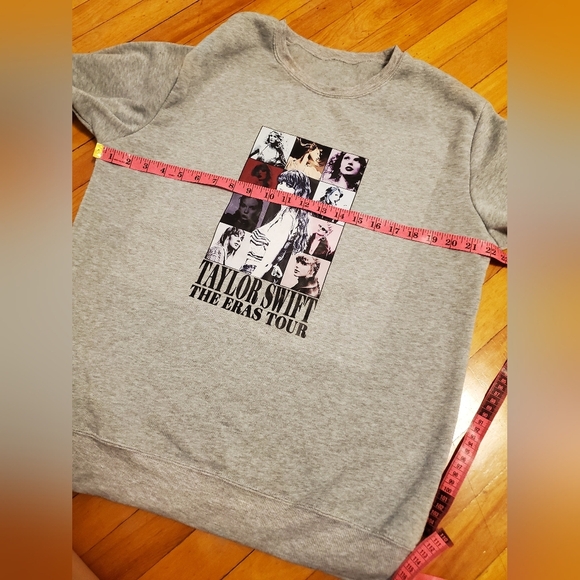 NWOT Taylor Swift The Eras Tour light heathered grey crewneck. Print. Size M. - Picture 5 of 8